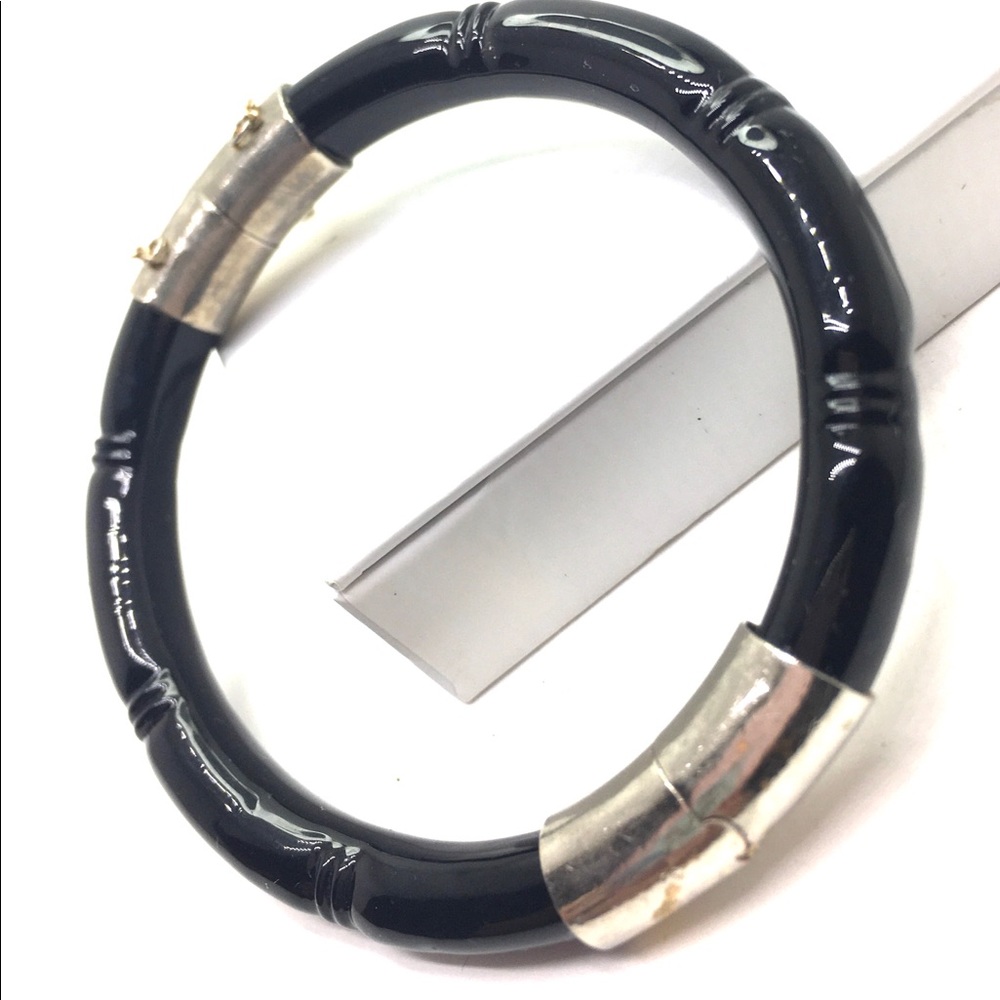Vintage carved bangle braclet. Vintage Onyx carved bangle bracelet